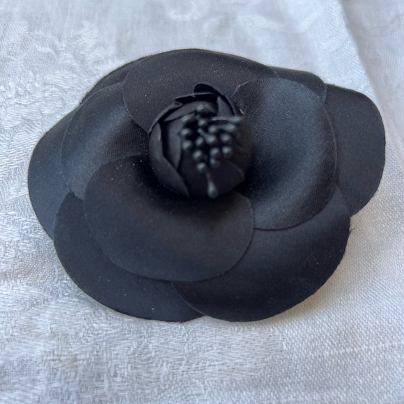 Chanel inspired silk camellia pins. - Picture 4 of 7